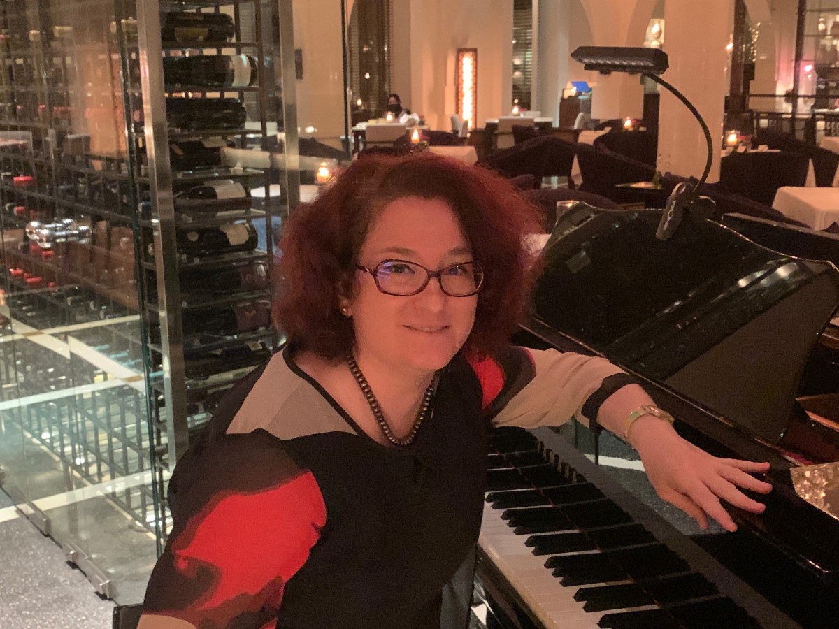 Dr. Rossitza Banova-Hawkins