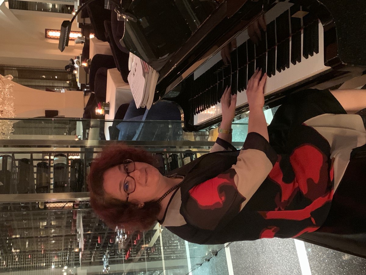 Dr. Rossitza Banova-Hawkins